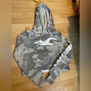 Hollister cropped hoodie. Color: faded camouflage